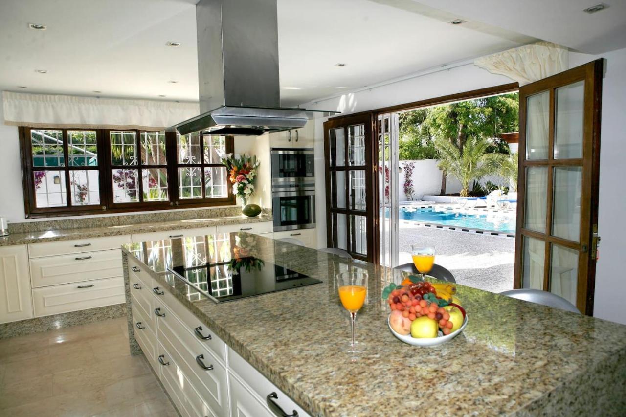 Exclusive Villa Las Palmeras Puerto Banus With Heated Private Swimming Pool, Marbella, Spain Экстерьер фото